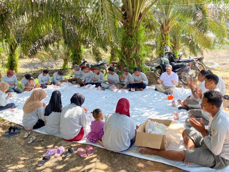 Ketua DPD Partai Gerindra Provinsi Jambi, Dr. Ir. H. A.R. Sutan Adil Hendra, MM (SAH), mengajak seluruh warga memanjatkan doa untuk petani indonesia setiap hari Jumat.(poto: jamberita.com).