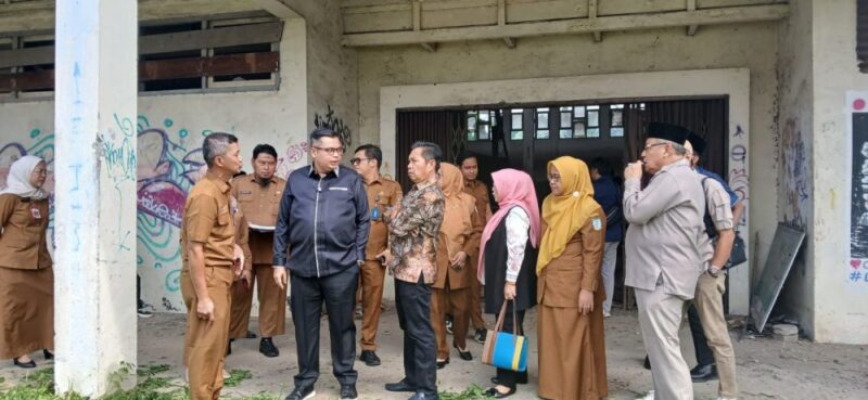 Banggar DPRD Kota Jambi sidak aset terbengkalai.(poto: jambiprima.com).