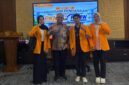 Tiga mahasiswa Program Studi Kimia Industri FST Universitas Jambi mengolah silika gel limbah sawit menjadi produk penangkal kelembapan bernama DE-GREEN.(poto: jamberita.com).