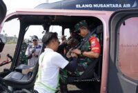Danrem 042/Gapu Brigjen TNI Nyamin memimpin patroli udara karhutla Jambi.(poto: jamberita.com).