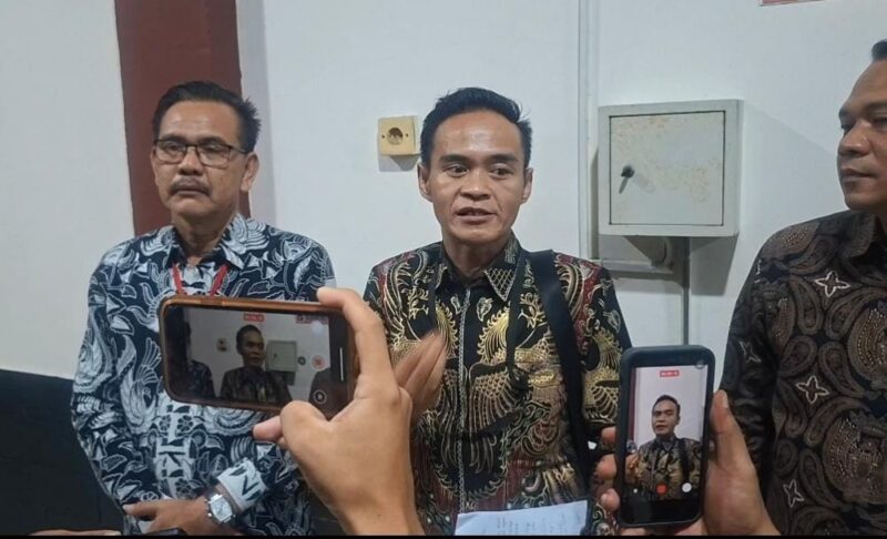 Tim hukum Terdakwa kasus korupsi Perumda Tirta Mayang Jambi minta hakim hadirkan pelapor Bripka F di sidang Tipikor PN Jambi.(poto: jamberita.com).