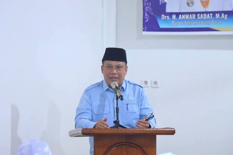 Wakil Bupati Tanjung Jabung Barat Katamso resmi membuka kegiatan Training Center MTQ Tanjab bagi para qori dan qoriah di Kota Kuala Tungkal, Jumat (24/7/2026).(poto: jamberita.com).