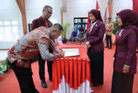 Wali Kota Sungai Penuh Alfin SH menghadiri agenda pelantikan pengurus DPD PPNI Sungai Penuh periode 2026-2031 di ruang aula utama pada Sabtu, 25 Juli 2026.(poto:seriusnews.id)