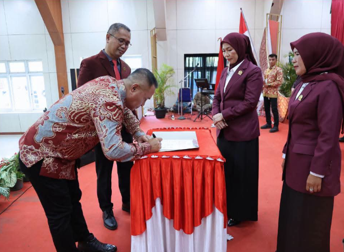 Wali Kota Sungai Penuh Alfin SH menghadiri agenda pelantikan pengurus DPD PPNI Sungai Penuh periode 2026-2031 di ruang aula utama pada Sabtu, 25 Juli 2026.(poto:seriusnews.id)