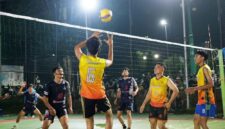 Bupati Batang Hari Mhd. Fadhil Arief menghadiri laga final sekaligus menutup resmi Liga Voli Batang Hari SuPer TANGGUH 2026.(poto: jamberita.com).