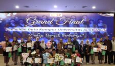 Sebanyak 14 mahasiswa atau tujuh pasang finalis terbaik beradu gagasan dalam Grand Final Duta Kampus UNJA 2026 di Auditorium Gedung UNIFAC, Selasa (21/7/2026).(poto: jamberita.com).