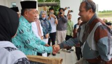 Wakil Gubernur Jambi Abdullah Sani menyambut langsung kedatangan Wamenkum beserta rombongan di Ruang VIP Bandara Sultan Thaha Jambi.(poto: jambilink.id)