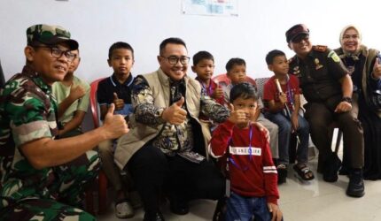 Sunatan Massal Minker-JS ke-13 mendapat apresiasi Pemkot Sungai Penuh karena membantu keluarga kurang mampu melalui layanan khitan gratis.