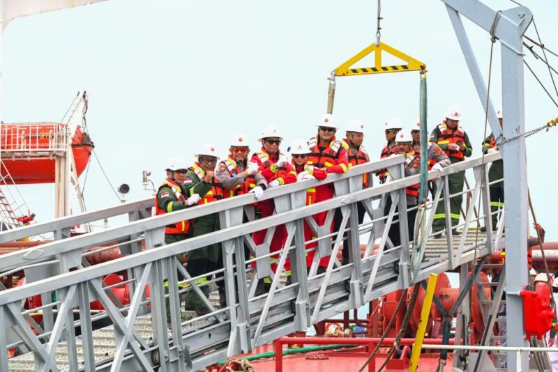 Kapolda Jambi tinjau FSO Ship 115 milik PetroChina International Jabung Ltd di perairan Selat Berhala pada Rabu, 22 Juli 2026.(poto: jamberita.com)