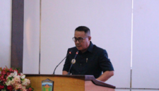 Wali Kota Sungai Penuh Alfin SH menghadiri Rapat Paripurna DPRD Kota Sungai Penuh pada Senin (27/7).(poto: istimewa).