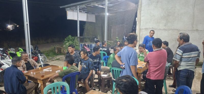 Suasana pertandingan domino.(poto: jamberita.com).