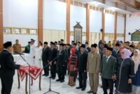Wakil Bupati Bungo, Ustadz H. Tri Wahyu Hidayat, memimpin prosesi pelantikan dan pengambilan sumpah/janji jabatan terhadap sejumlah pejabat di lingkungan Pemerintah Kabupaten Bungo, Senin (6/7/2026).( poto : jambiprima.com )