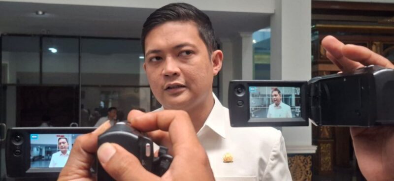 Ketua DPRD Provinsi Jambi, M. Hafiz Fattah, menegaskan dukungannya terhadap upaya penertiban barcode ganda dan kendaraan mati pajak.(poto: jamberita.com).