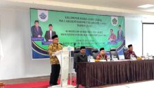 Rektor UIN STS Jambi, Prof. Dr. H. Kasful Anwar Us, M.Pd., menyampaikan materi sekaligus membuka kegiatan KKG MA Laboratorium bertema Kurikulum Berbasis Cinta (KBC) di Hotel Sutha Inn, Telanaipura, Sabtu (25/7/2026). (poto: jambiprima.com).