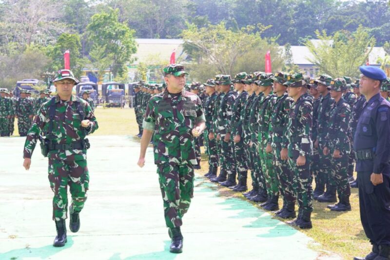 Mayjen TNI Arief Gajah Mada, resmi menutup kegiatan Karya Bakti Skala Besar Kodim 0420/Sarko pada Senin (27/7/2026).(poto:jamberita.com).