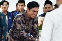 Bupati Batang Hari, Mhd. Fadhil Arief, menyerahkan pengurangan masa pidana atau remisi Hari Anak Nasional.(poto: jamberita.com).