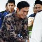 Bupati Batang Hari, Mhd. Fadhil Arief, menyerahkan pengurangan masa pidana atau remisi Hari Anak Nasional.(poto: jamberita.com).