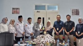 Rektor UIN STS Jambi bersama jajaran PT Taspen Cabang Jambi, Mandiri Taspen, dan Taspen Life usai pertemuan membahas penguatan sinergi dan layanan bagi ASN.(poto: jambiprima.com).