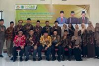Peserta dan narasumber berfoto bersama usai diskusi