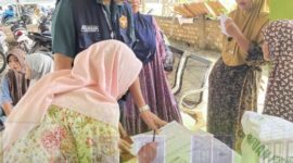 Mahasiswa UNJA memberikan pendampingan intensif kepada hampir 100 pelaku UMKM untuk mengurus Nomor Induk Berusaha (NIB) serta sertifikat halal.( poto: jamberita.com).