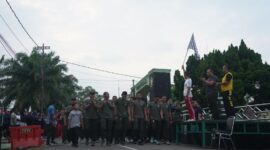 Ribuan warga memadati kawasan Makodim 0415/Jambi untuk mengikuti kegiatan jalan santai pada Minggu (26/7/2026).(poto: jamberita.com)