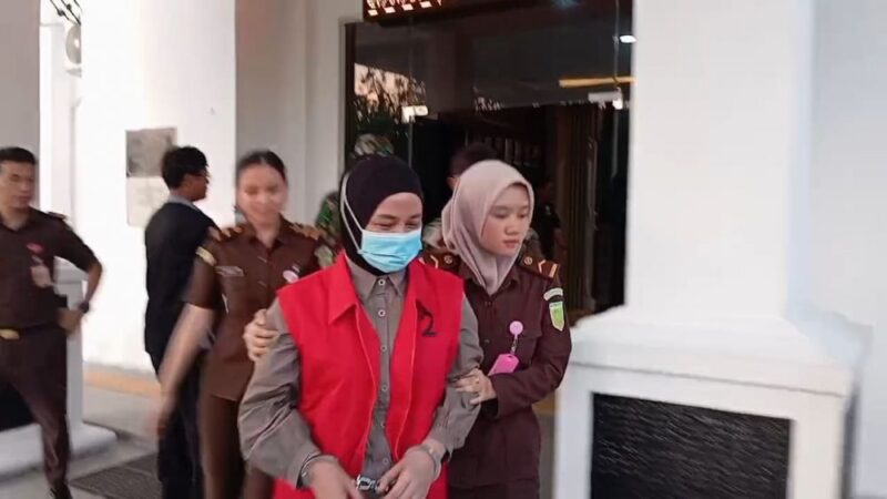 Tersangka eks Kades sungai pandan berinisial AF.(poto: jambiprima.com).