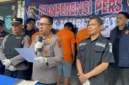 Kapolresta Jambi Kombes Pol. Boy Sutan Binanga Siregar, didampingi Kapolsek Jambi Selatan AKP Taroni Zebua merilis para tersangka dan barang bukti.( poto: jambione.com )