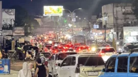 Macet di Kawasan Jamtos Kota Jambi saat malam pergantian tahun 2026.( poto : jambione.com )