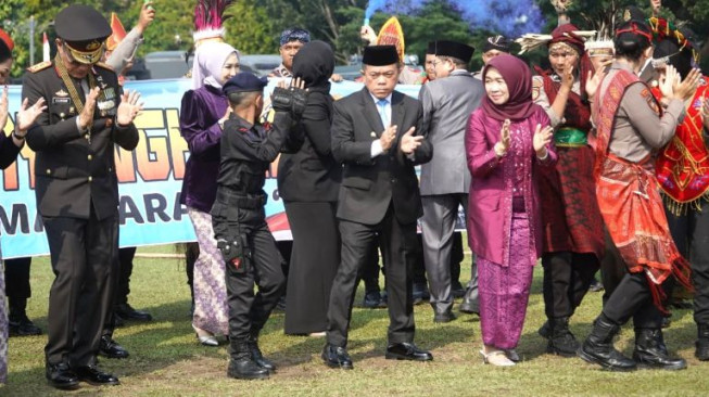 Gubernur Jambi, Al Haris, pada acara peringatan Hari Bhayangkara ke-80, di Lapangan Garuda, Kantor Gubernur Jambi, Rabu 1 Juli 2026.( poto : infojambi.com )