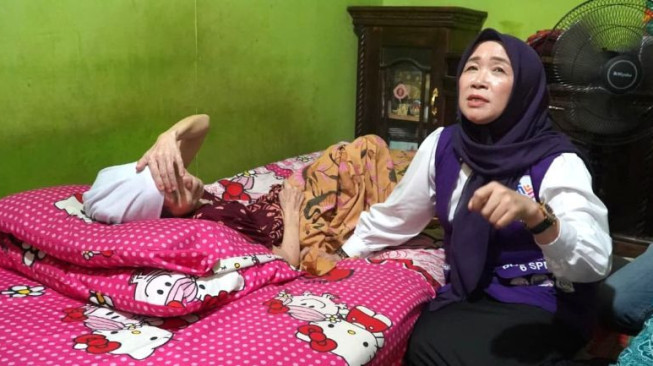 Ketua TP PKK Provinsi Jambi, Hesnidar Haris, memimpin langsung sosialisasi program tersebut saat bertemu warga Kota Sungai Penuh pada Jumat.( poto :infojambi.com )