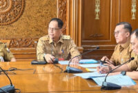 Rapat membahas rencana nonton bareng Piala Dunia 2026, dipimpin Asisten II Setda Provinsi Jambi dan Kepala Dinas Kominfo Provinsi Jambi, Senin.( poto ; infojambi.com)