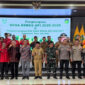 Penyerahan penghargaan Desa Bebas Api 2025–2026, dan penandatanganan komitmen program DBA 2026–2027 kepada lima desa, di Pendopo Rumah Dinas Bupati Tebo.( poto: infojambi.com).