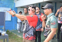 Wakapolda Jambi, Benny Ali, membuka Kejuaraan Menembak Kapolda Cup 2026, di Lapangan Tembak Perbakin Jambi, Jumat.( poto: infojambi.com).
