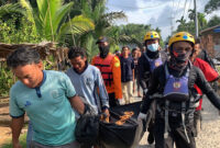 Tim SAR gabungan akhirnya menemukan jasad seorang nelayan hilang Sungai Pengabuan bernama Idrus (61).(poto: bicarajambi.com).