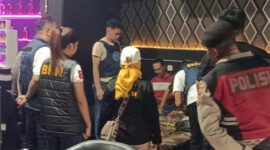 Satpol PP Kota Jambi menggelar razia ke sejumlah tempat hiburan malam, Jumat malam.(poto: infojambi.com).
