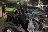 Mobil Xenia Ringsek Ditabrak Truk Batu Bara di Muara Bulian, Sopir Truk Diperiksa Polisi.(poto: jambitv.co).