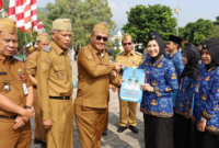 Pemerintah Kota Sungai Penuh resmi menyerahkan SK PNS Formasi 2024 kepada ratusan pegawai baru di lingkungan pemerintah daerah pada Senin (31/8).(poto: istimewa).