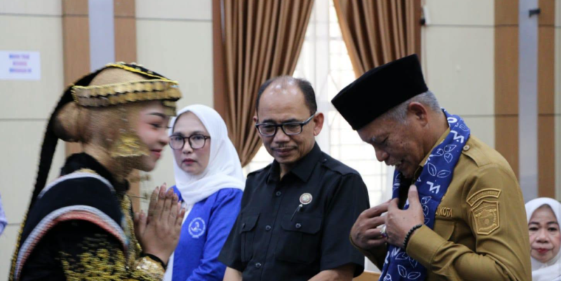 Wakil Wali Kota Sungai Penuh Azhar Hamzah menghadiri acara pelantikan Pengurus DPC IWAPI Kota Sungai Penuh periode 2026–2031 pada Selasa (4/8).(poto: istimewa).