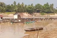 Kondisi Sungai Batanghari yang mengalami penyusutan.(poto: metrojambi.com)