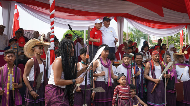 Pemerintah Provinsi Jambi menggelar Pawai Pembangunan HUT ke-81 RI dari Taman Putri Pinang Masak hingga Tanggo Rajo.(poto: infojambi.com).