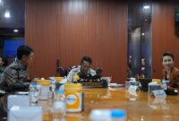 Jajaran Kepala Kantor Wilayah Kementerian Hukum Jambi mengikuti acara Town Hall Meeting Menteri Hukum Republik Indonesia secara daring.(poto: jamberita.com).
