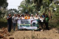 Tim Pengabdian Fakultas Pertanian Universitas Jambi menggelar pelatihan khusus untuk petani sawit swadaya muaro jambi di Desa Bukit Baling.(poto: jamberita.com).