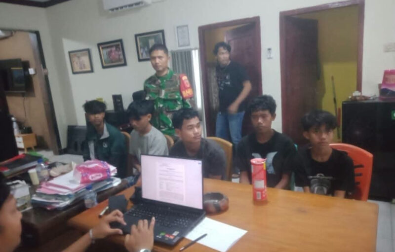 Polres Sarolangun menerima kedatangan kelima warga Suku Anak Dalam (SAD) tersebut pada Minggu (30/8).(poto: istimewa).