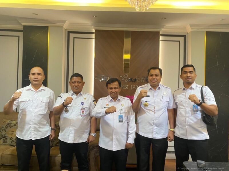 Kepala Kantor Wilayah Kementerian Hukum Jambi, Jonson Siagian, mendatangi kantor dinas pendidikan setempat pada Rabu (26/8/2026).(poto: jambilink.id).