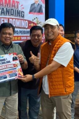 Sekda Merangin Zulhifni Juara Turnamen Domino HUT RI ke-81