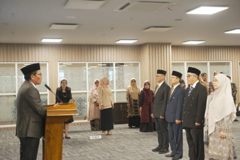 Rektor Universitas Jambi melantik tiga Wakil Dekan Fakultas Sains dan Teknologi serta Kepala UPA Bahasa periode 2026–2030.(poto: jamberita.com).
