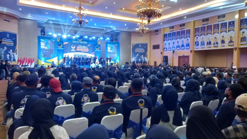 Prosesi pelantikan DPW NasDem Jambi periode 2024–2029 berlangsung khidmat di Ratu Convention Center (RCC), Kota Jambi, pada Sabtu (8/8/2026).(poto: metrojambi.com).