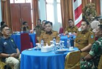Bupati Merangin H M Syukur saat membuka pertemuan koordinasi pelaksanaan CKG dan sosialisasi E-Posyandu di Rumah Dinas Bupati Merangin, Selasa (11/8/2026).(poto: jambiprima.com).