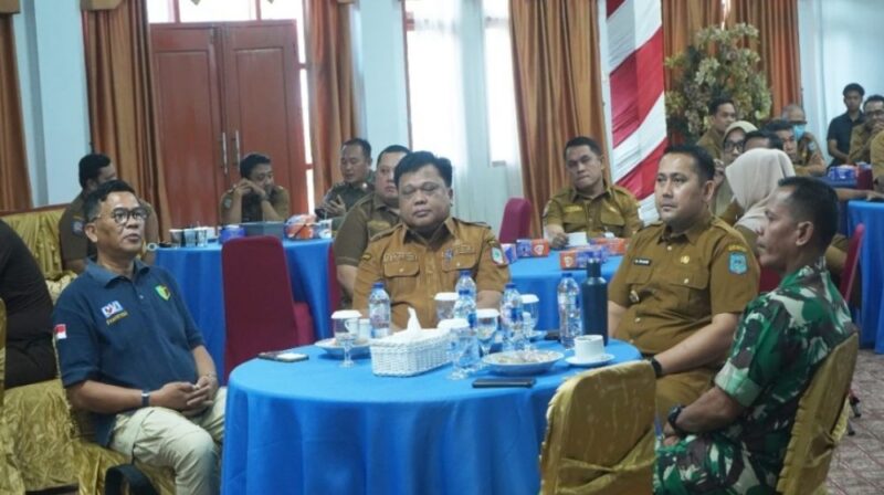Bupati Merangin H M Syukur saat membuka pertemuan koordinasi pelaksanaan CKG dan sosialisasi E-Posyandu di Rumah Dinas Bupati Merangin, Selasa (11/8/2026).(poto: jambiprima.com).