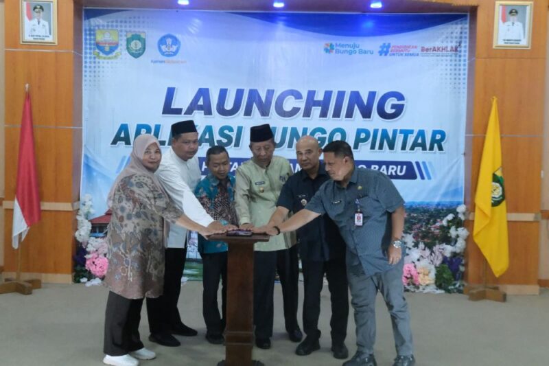 Wamen Dikdasmen meluncurkan aplikasi Bungo Pintar Jambi untuk perkuat inovasi digital dan integrasi ke ekosistem super app Rumah Pendidikan.(poto: jamberita.com).